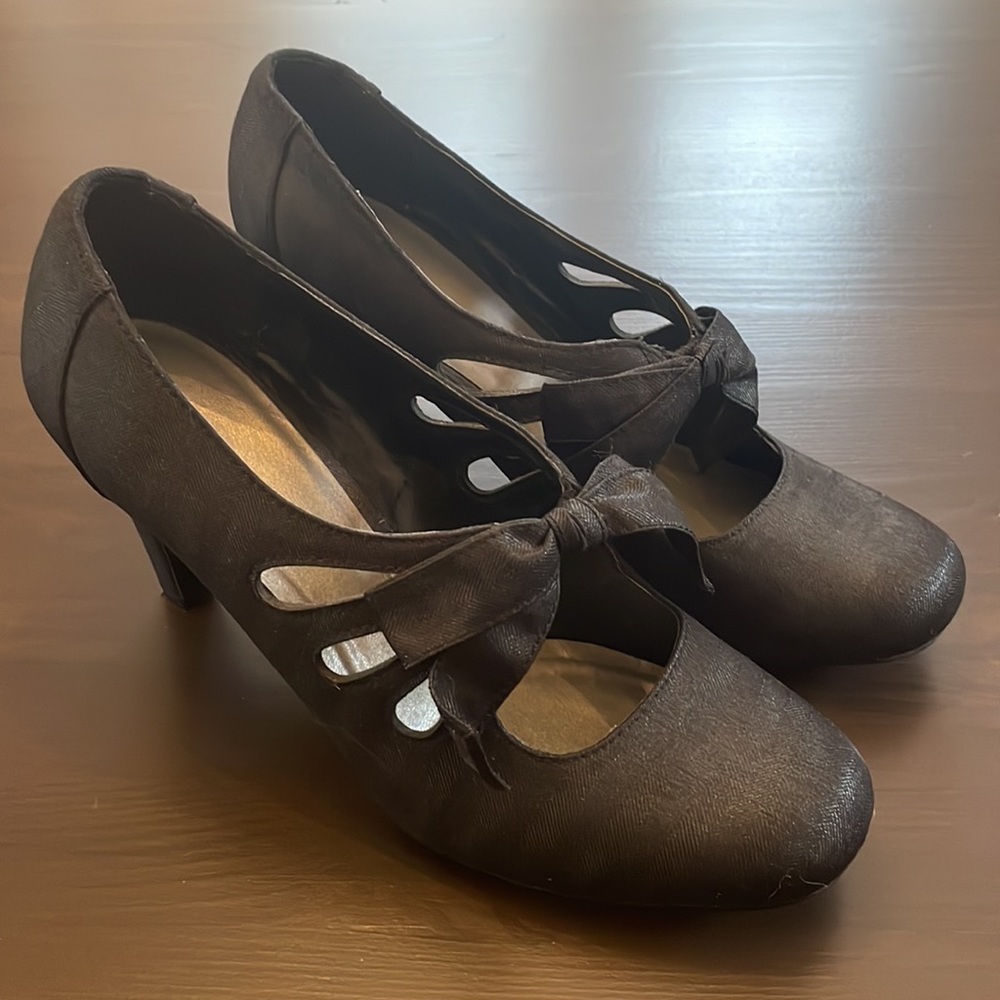 Ann Marino Pumps, Size 9M, 3.5”H heels, in very good used condition.